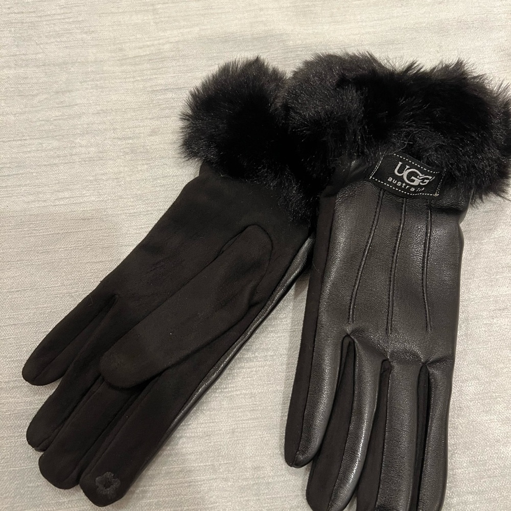 UGG Women's Black Gloves with Fur Cuff